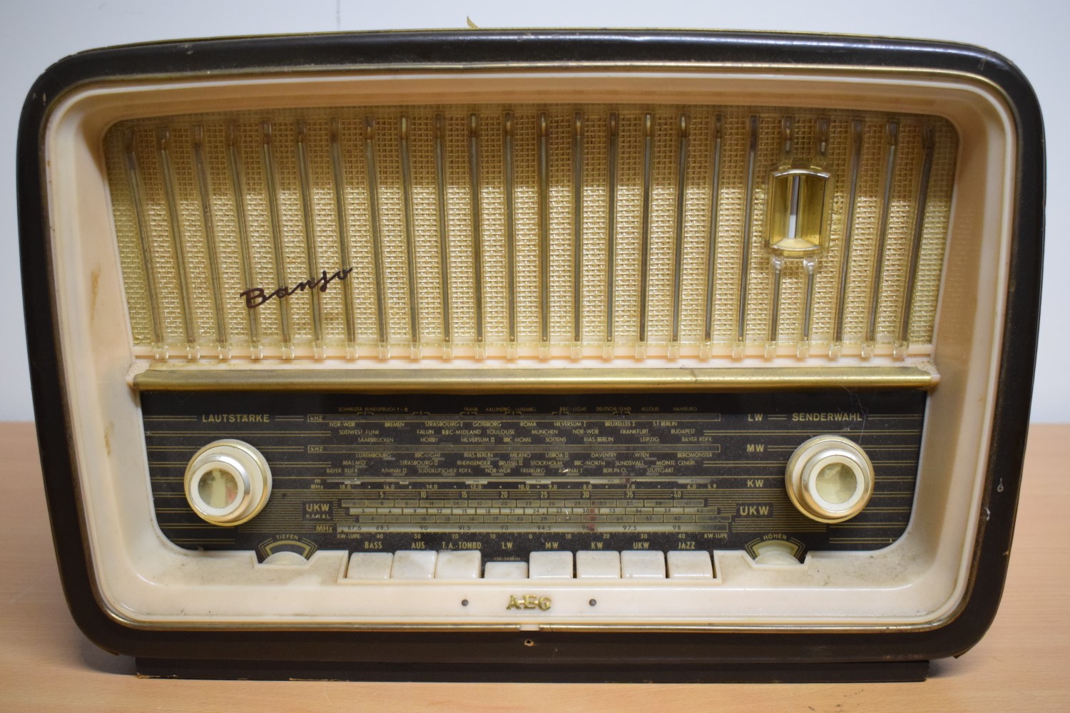 AEG Banjo 61 Tube Radio  			